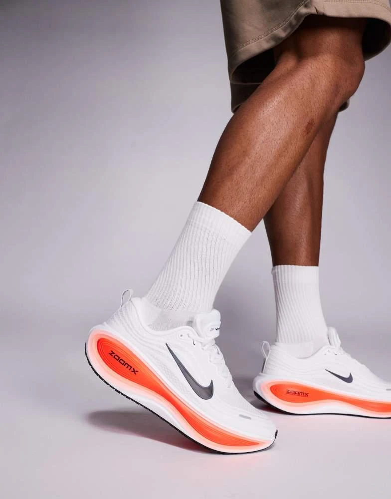 NIKE Nike Running Vomero Plus trainers in white and red 5