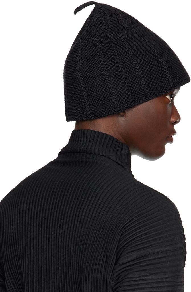 Shop Black Blooming Beanie on Sale at BeyondStyle – Get 10% Off