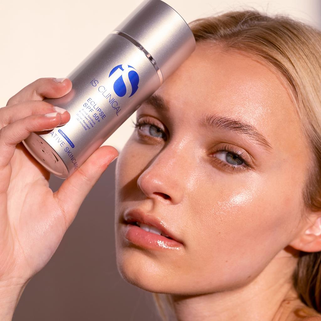 iS CLINICAL iS Clinical Eclipse SPF 50+ PerfecTint