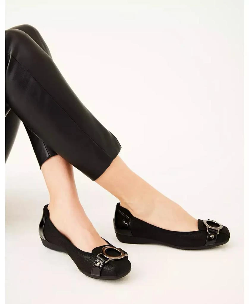 Anne Klein Women's Umeko Snip Toe Ballet Flats 7