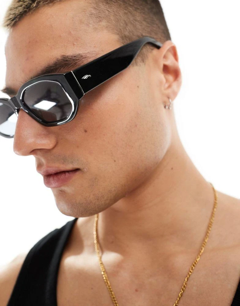 Bershka Bershka thick frame sunglasses in black 1