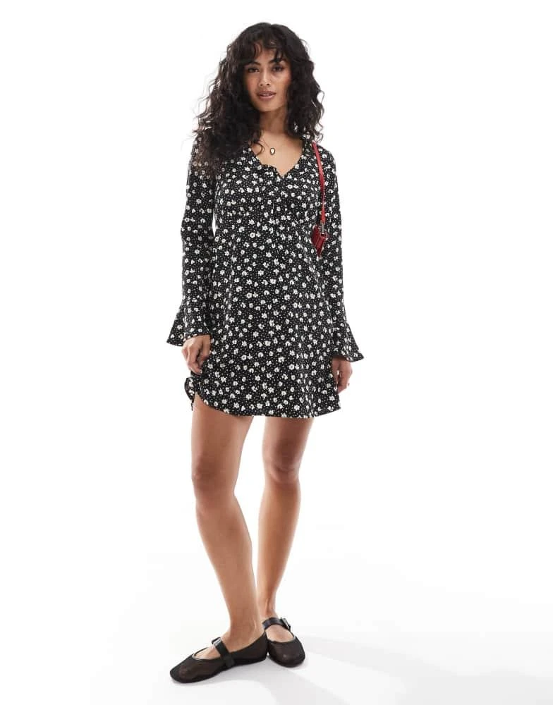 Wednesday's Girl Wednesday's Girl ditsy floral flared sleeve mini dress in black 1