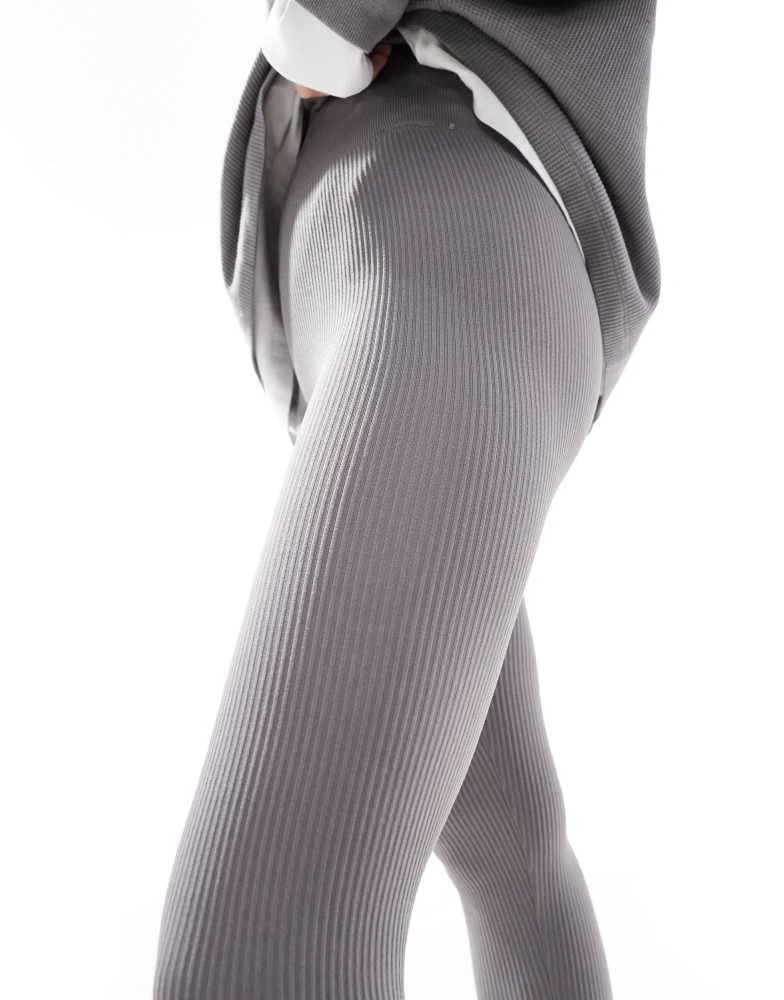 Stradivarius Stradivarius seamless ribbed leggings in charcoal 5