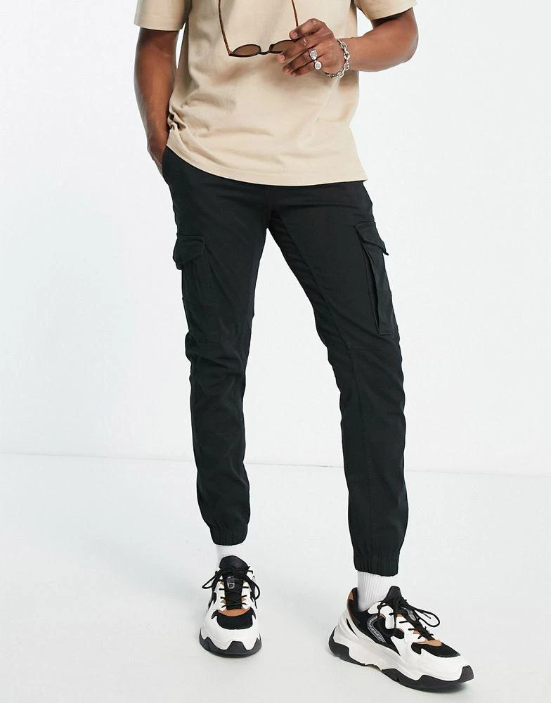 Jack & Jones Jack & Jones Intelligence cuffed cargo trouser in black 1