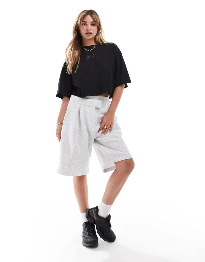 HERA Hera icon cropped t-shirt in black 3