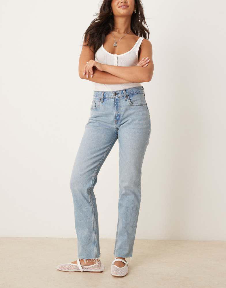 Abercrombie & Fitch Abercrombie & Fitch curve love mid rise 90's straight jeans in light wash
