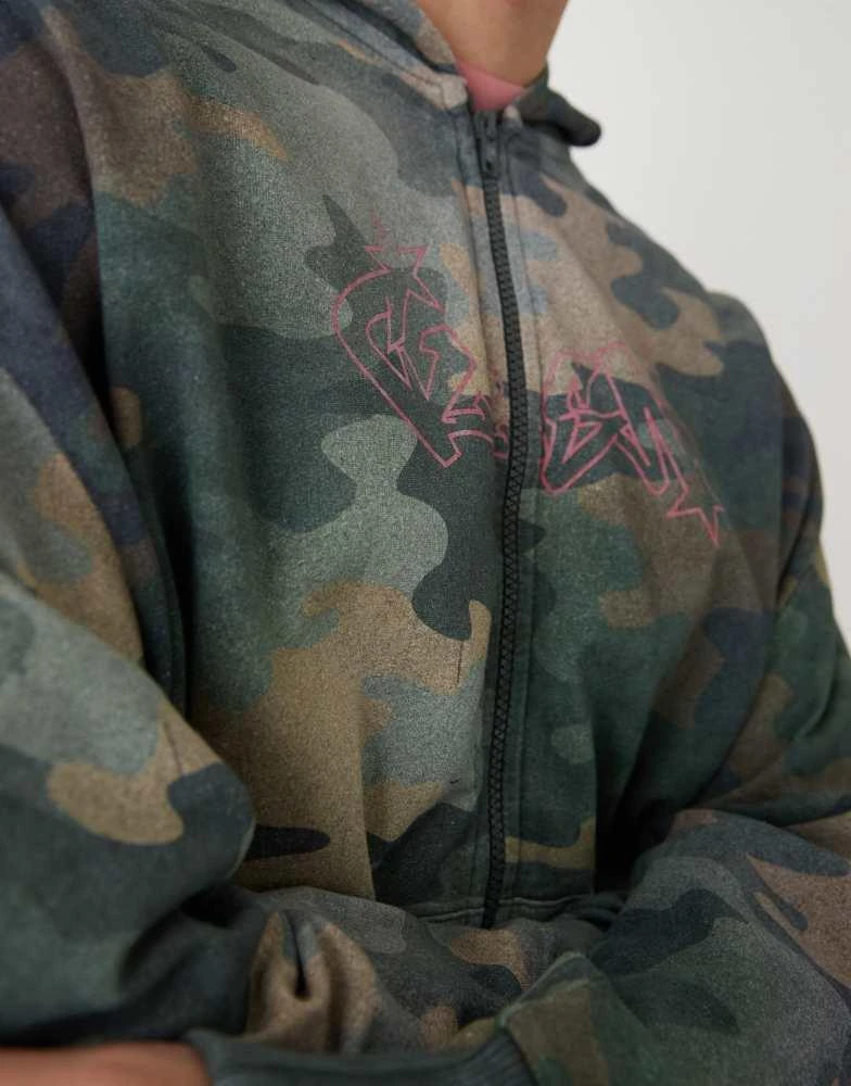 COLLUSION COLLUSION Boxy fit hoodie in camo with print in lightweight jersey 3
