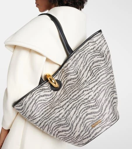 Jacquemus Le Bambola leather-trimmed tote bag 6