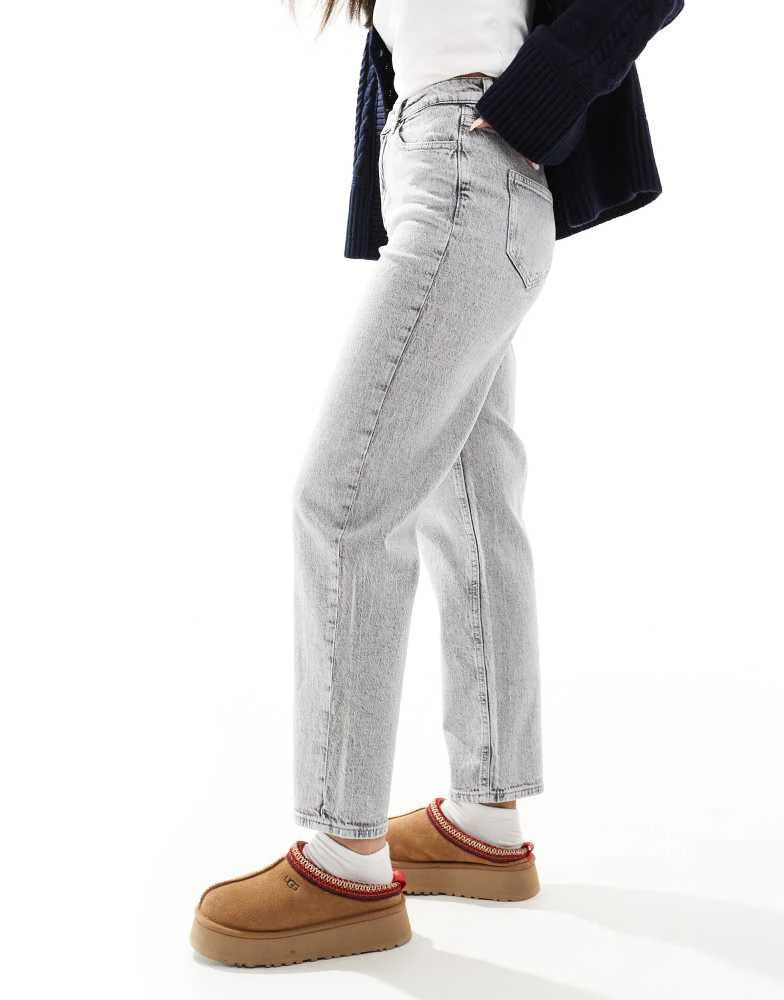 VERO MODA Vero Moda Tessa mom jeans in light grey denim 2