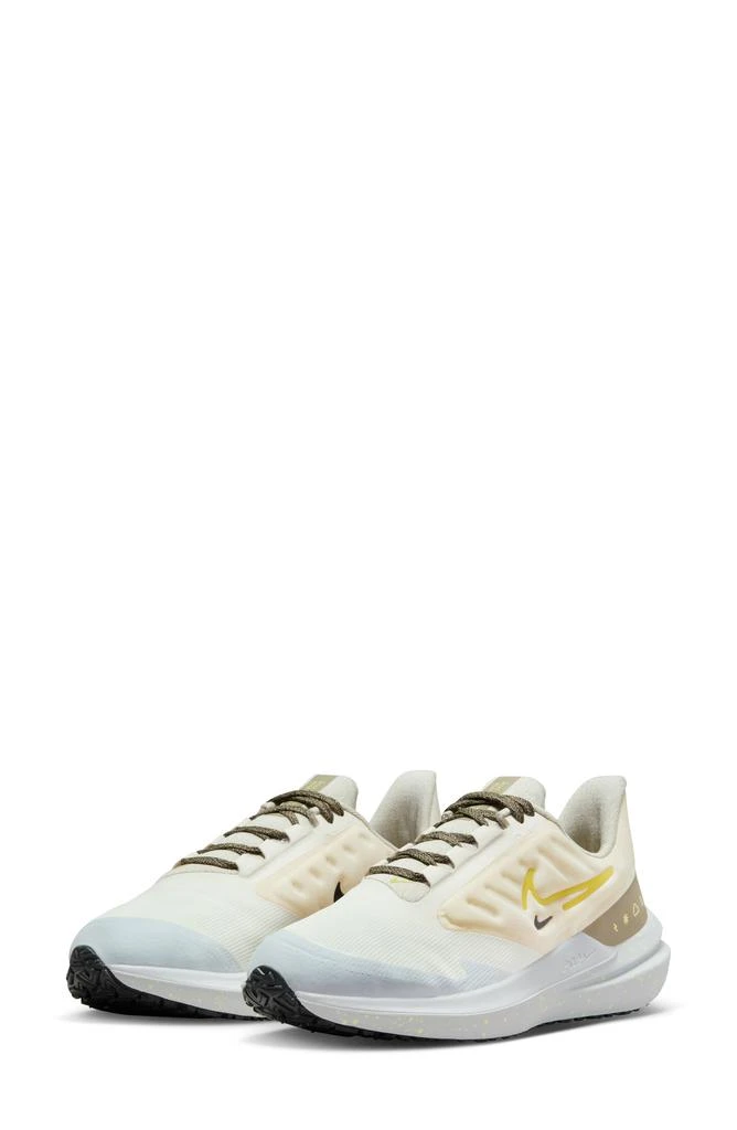 NIKE Air Winflo 9 Shield Running Shoe 1