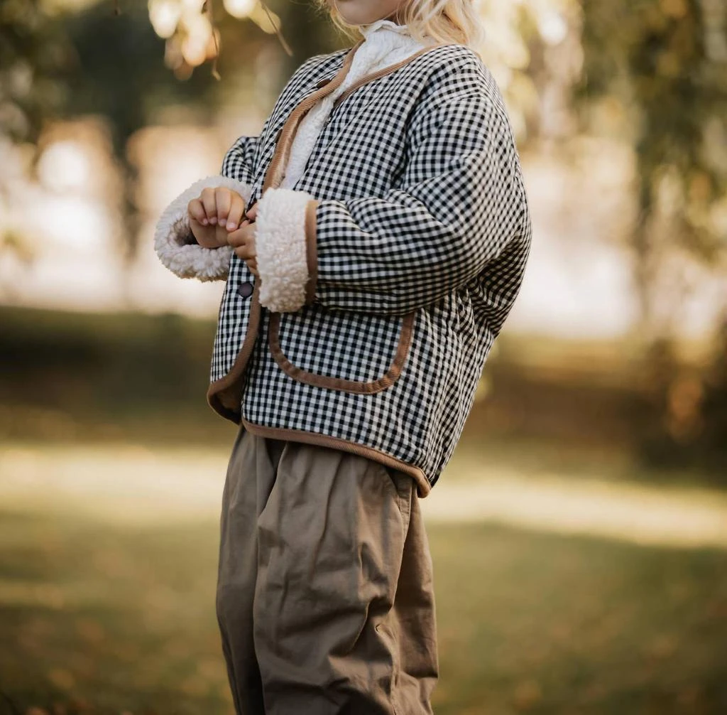 Annie
Charles Annie
Charles - Girl
s Fluffy Reversible Jacket 2