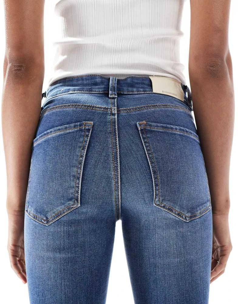 Stradivarius Stradivarius Tall D78 cropped flare jean in medium wash 4