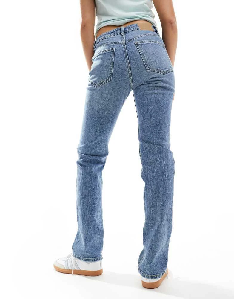 Pull&Bear Pull&Bear mid rise straight comfort jean in medium blue 2