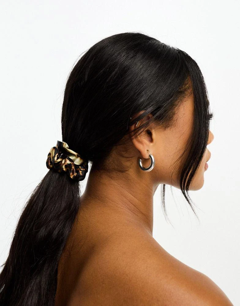 invisibobble invisibobble Hair Sprunchie - Magnificent Leo 1