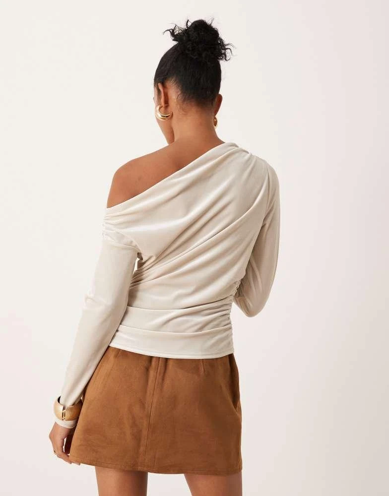 Abercrombie & Fitch Abercrombie & Fitch long sleeved off the shoulder top in cream velvet 3