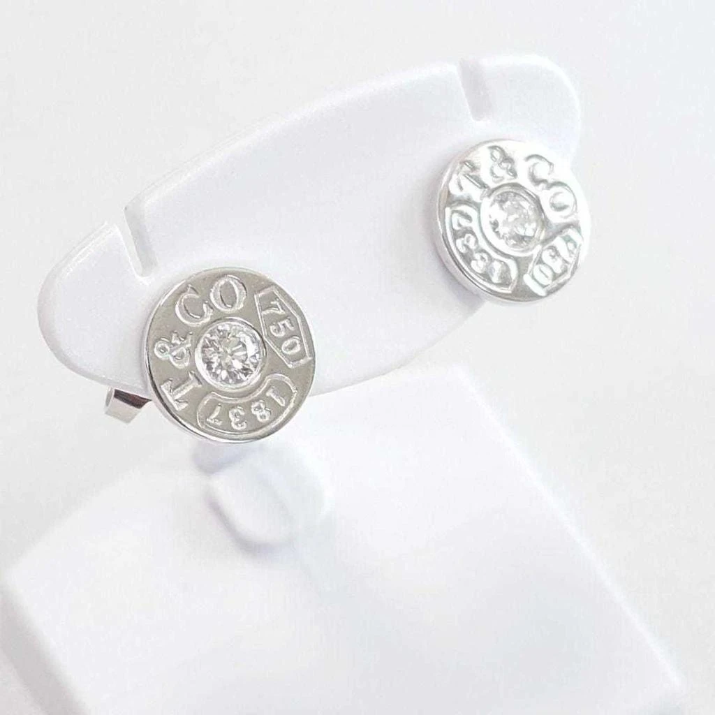 Tiffany
Co. gold (18K) Stud Earrings (Pre-Owned)