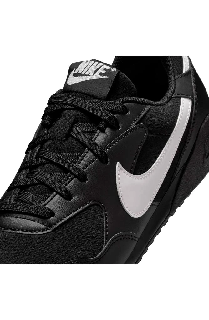 NIKE Terra Manta Sneaker 9