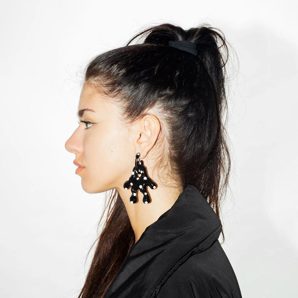 Avavav Old Lady Earrings Black 2