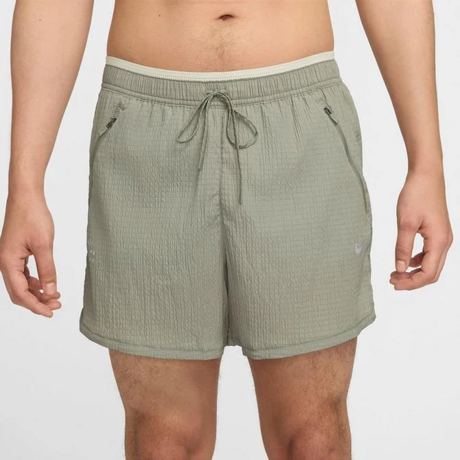 NIKE Men's Nike Stride Running Division Dri-FIT Seersucker 5" Brief-Lined Shorts 2