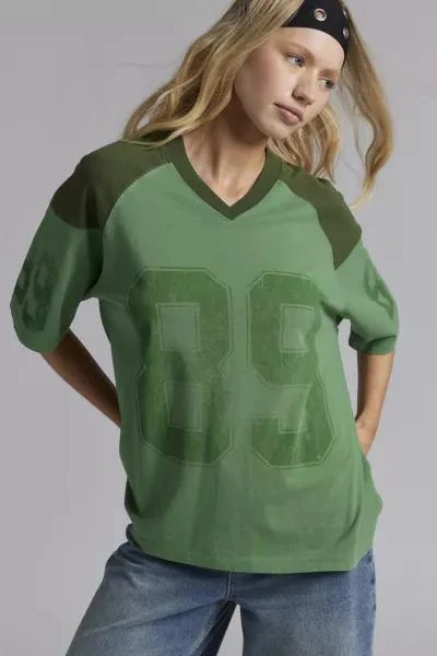 Urban Outfitters 89 V-Neck Boxy Graphic Tee 1