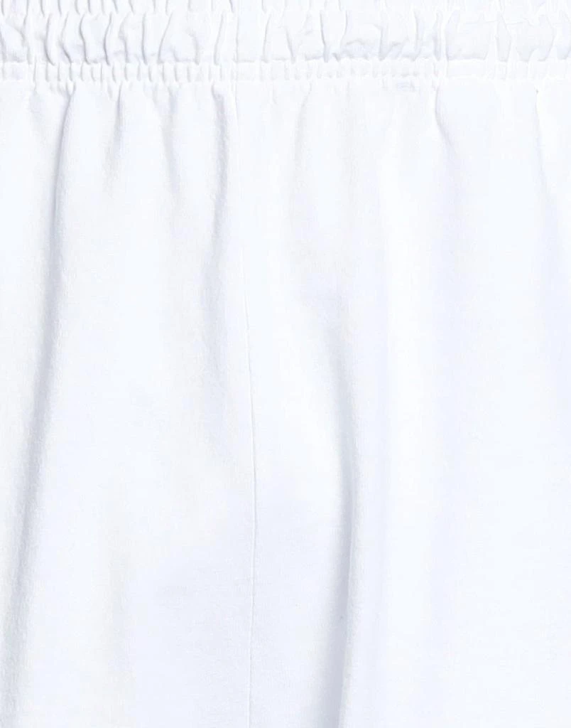 Sporty
Rich Shorts
Bermuda 4