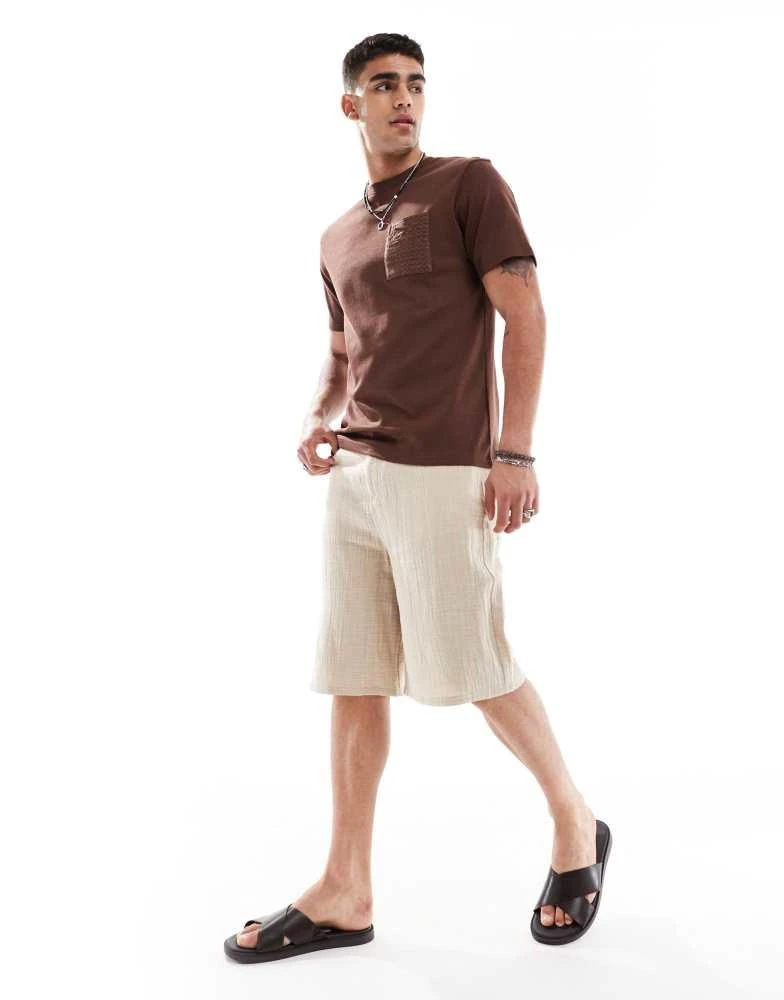 Threadbare Threadbare t-shirt with pocket in light brown 2