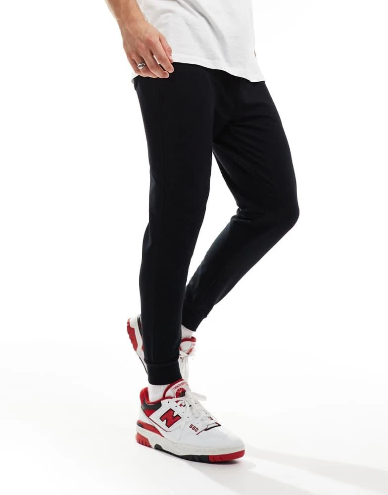 HERA Hera focus tapered sweatpant in black 4