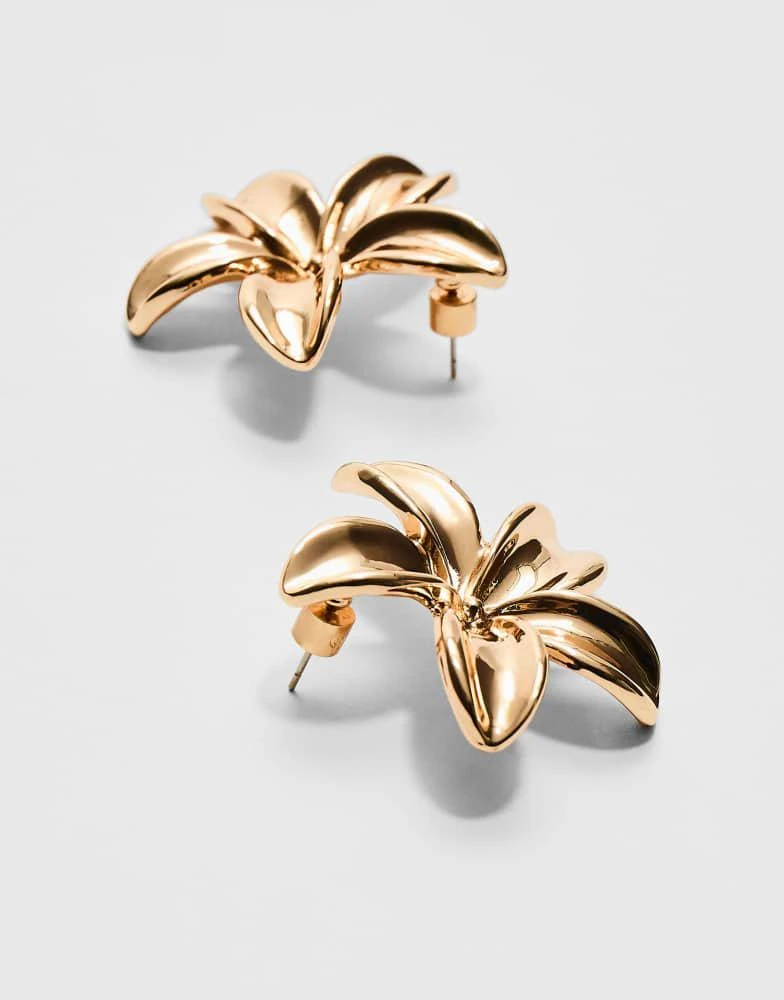 Stradivarius Stradivarius flower earrings in gold 3