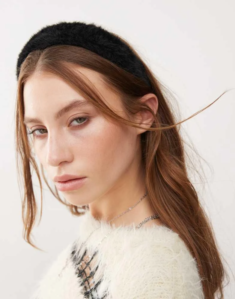Monki Monki fur headband in black 4