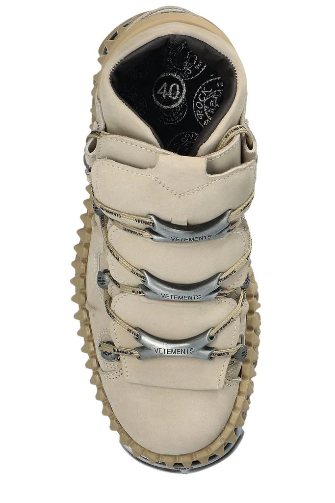 Vetements Vetements X New Rock Logo Plaque Slip-On Boots 4