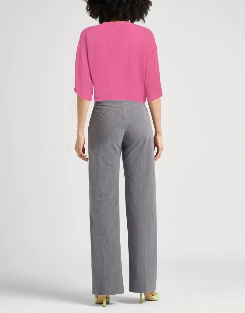 CARACTÈRE Shrug 3