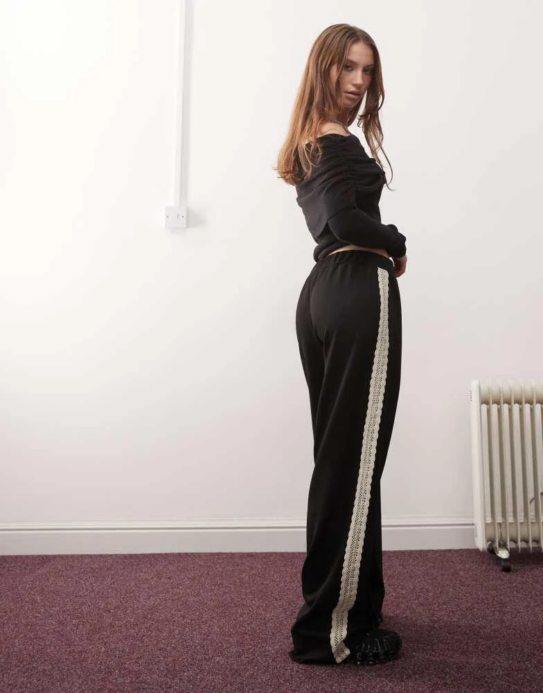 Reclaimed Vintage Reclaimed Vintage scuba lace trim jogger in black 4