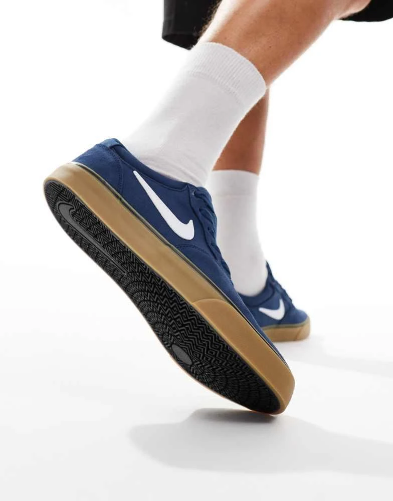 NIKE Nike SB Chron 2 suede trainers in navy and gum sole 3