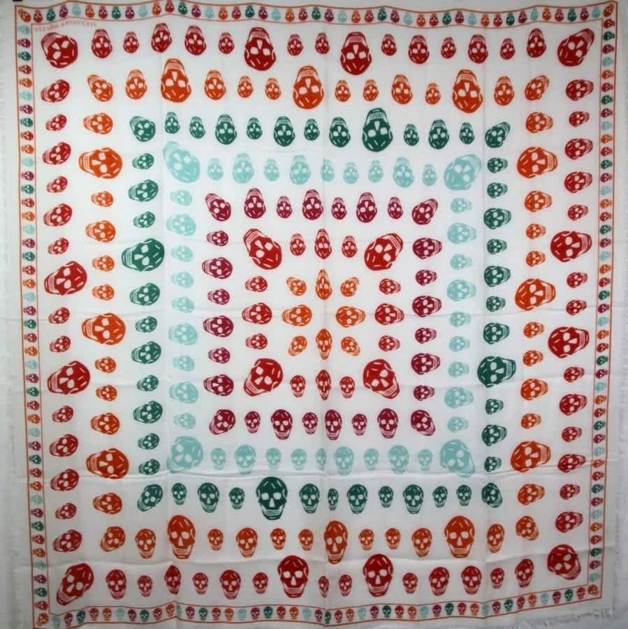 Alexander McQueen Alexander McQueen Women
s Shawl With Multiskull Box Print