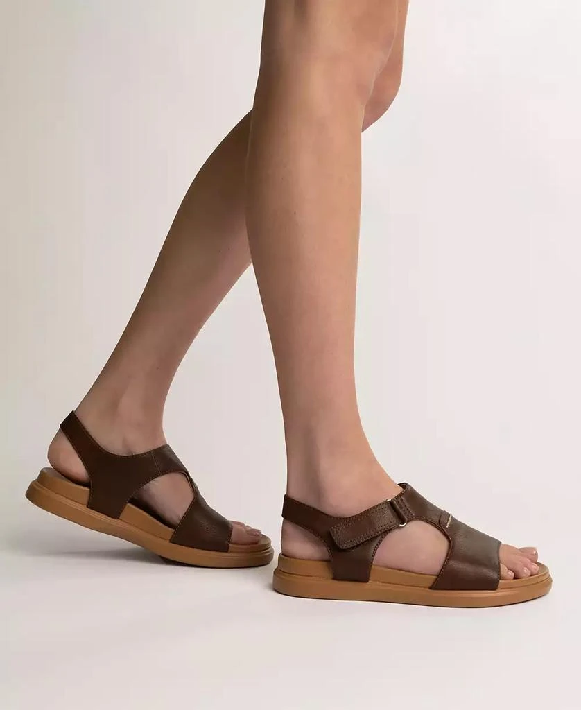 Journee Collection Women's Mira Footbed Flat Sandals 6