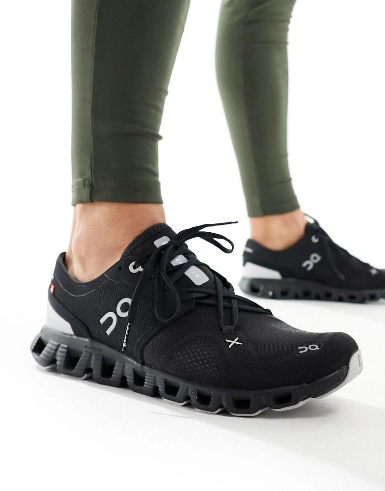 On ON Cloud X 3 training trainers in black 5
