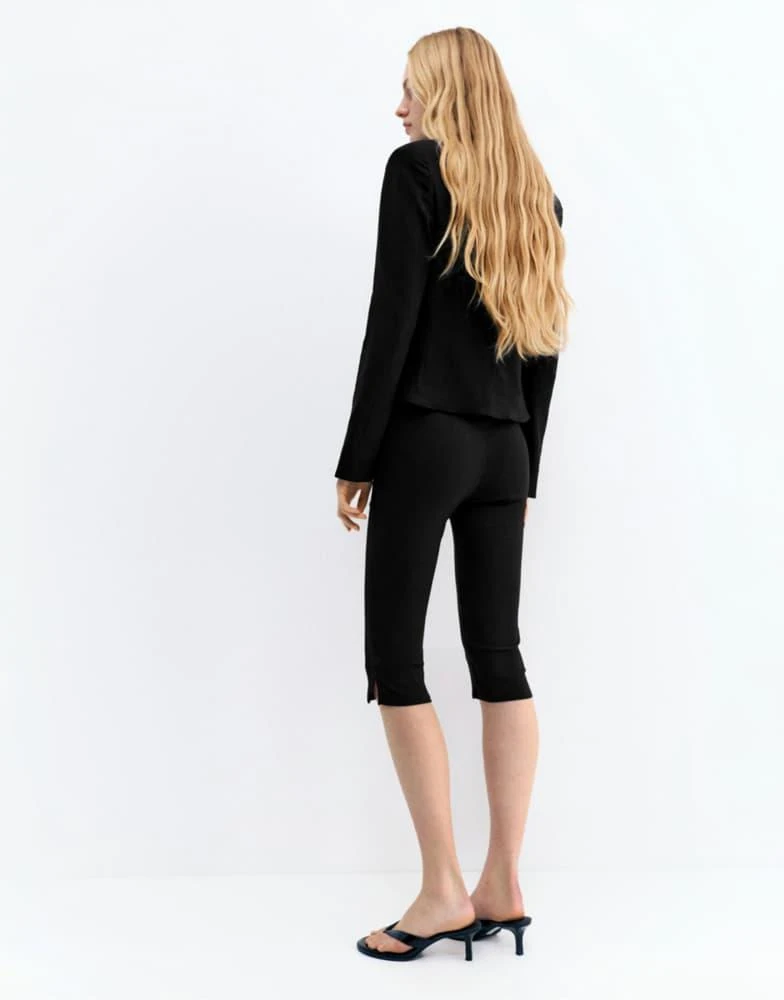 Pull&Bear Pull&Bear Zip capris trousers in black 4