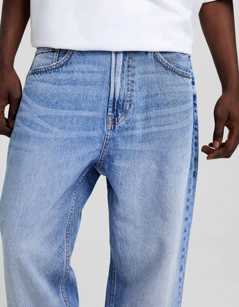Bershka Bershka loose fit jeans in mid washed blue 2