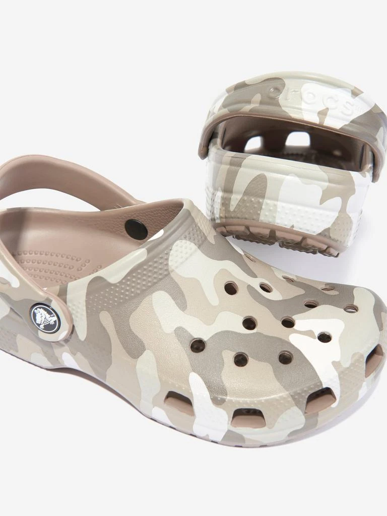 Crocs Crocs Kids Classic Camo Clog in Brown 3