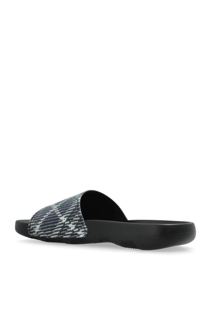 Burberry Slides Dive 5