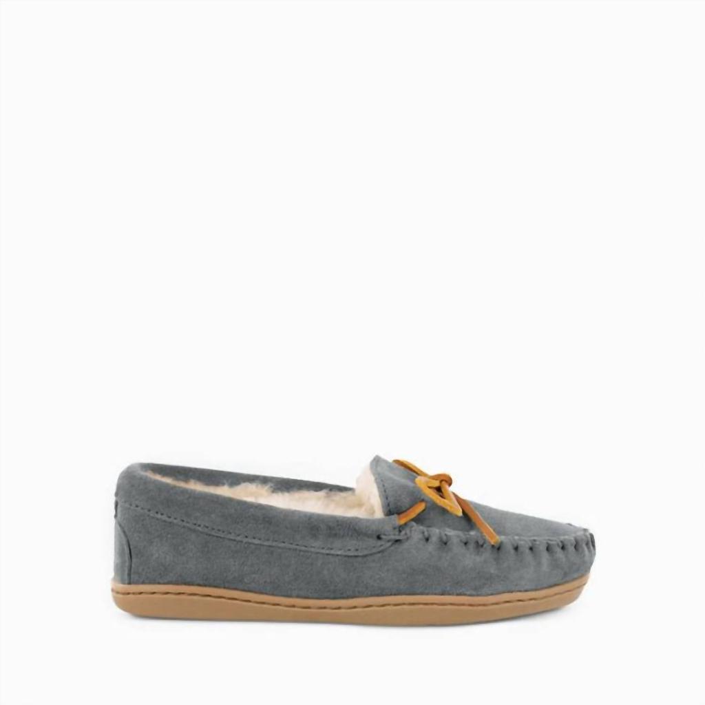 Minnetonka Minnetonka - Women's Sheepskin Hardsole Moccasins