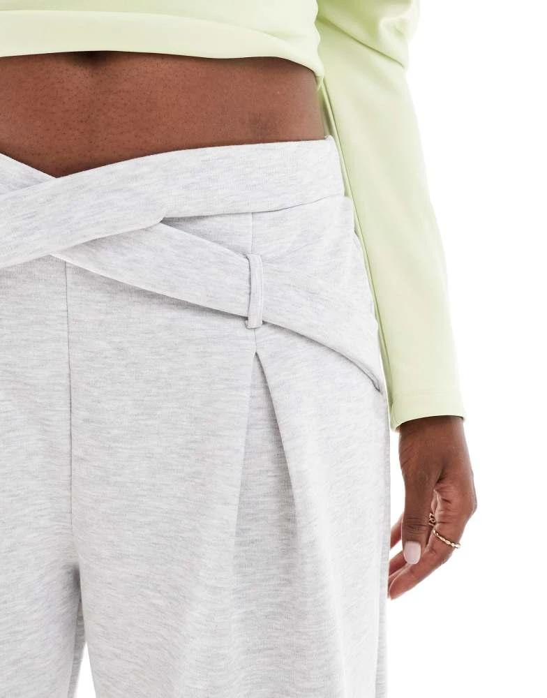ASOS ASOS DESIGN Curve tailored crossover wide leg jogger in grey 5