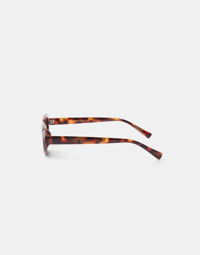 Bershka Bershka tortoiseshell sunglasses in brown 3