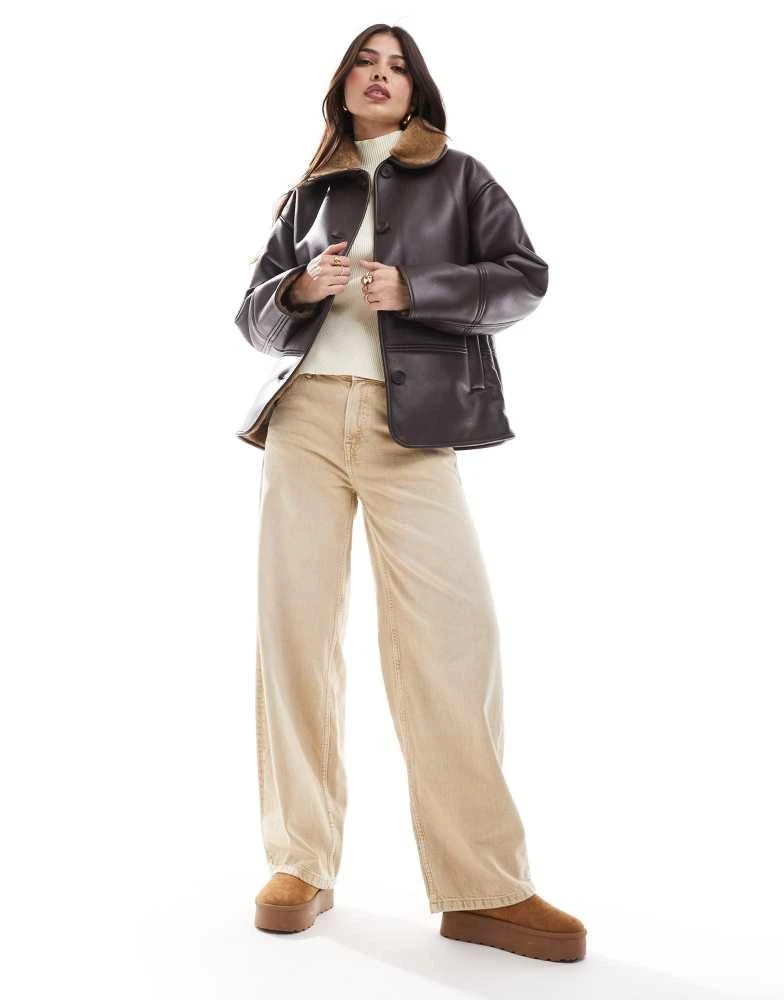 Pull&Bear Pull&Bear faux leather coat with contrast shearling collar in dark brown 4