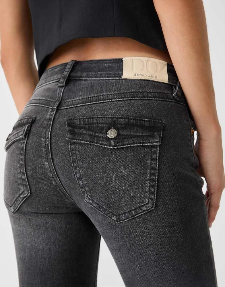 Stradivarius Stradivarius D04 low rise flared jeans in washed black 2
