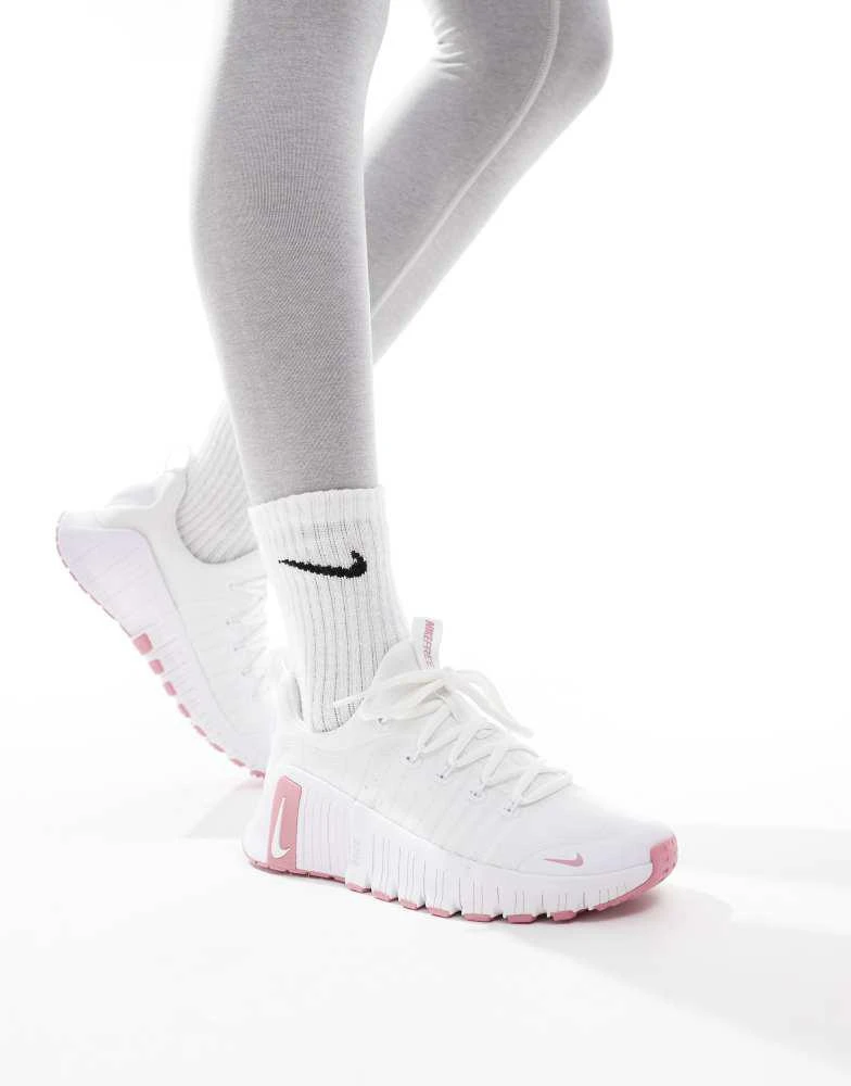 NIKE Nike Training Free Metcon 6 trainers in white and pink 1