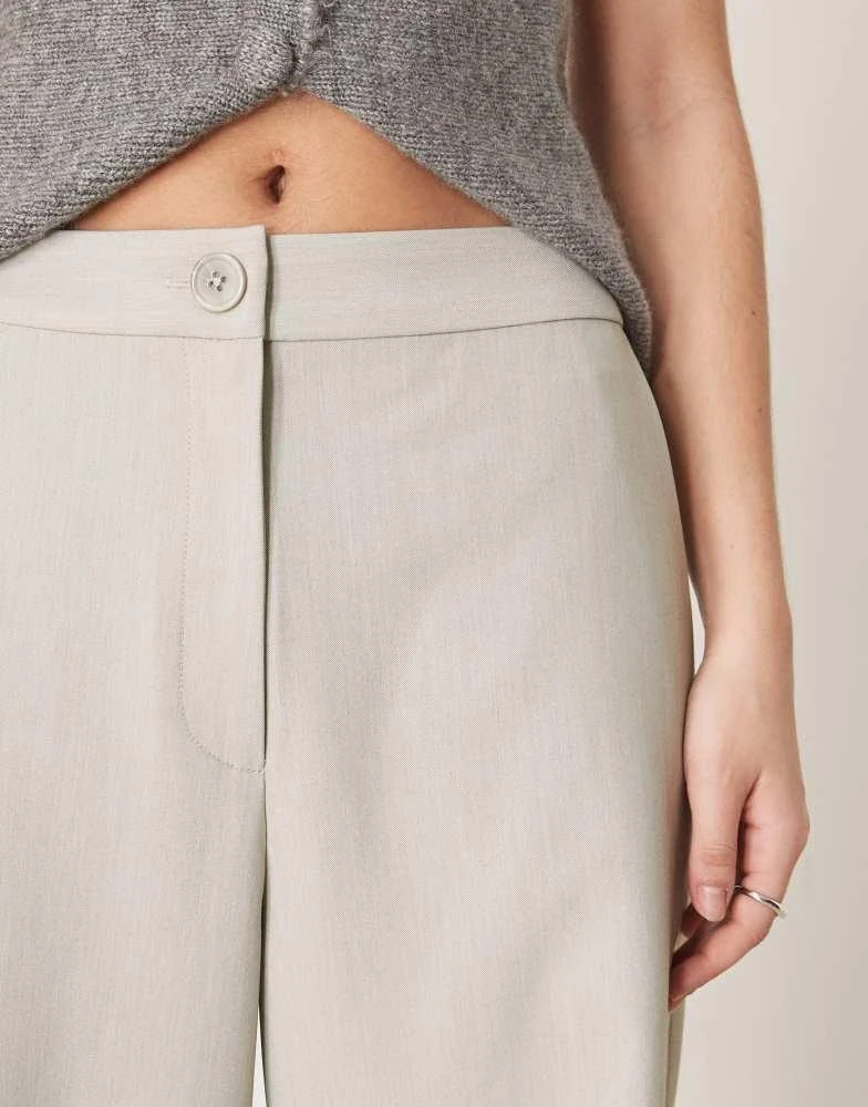 ASOS ASOS DESIGN tailored relaxed straight leg trousers in sage green 5