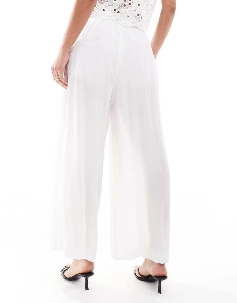 Bershka Bershka wide leg linen trousers in white 2