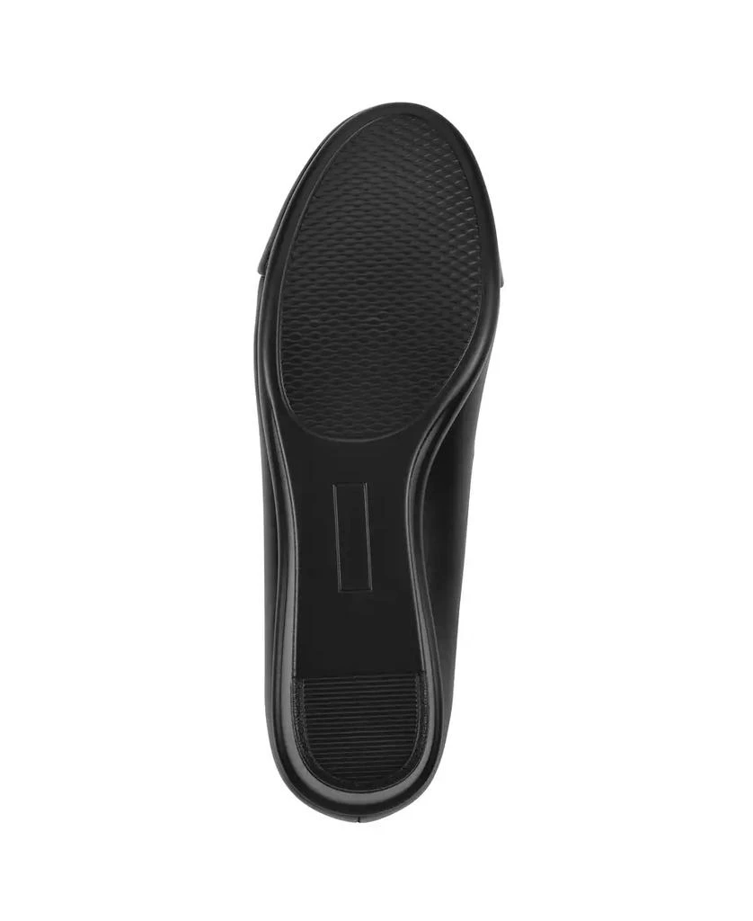 White Mountain Women's Bolivia Cap Toe Wedge Pumps 5