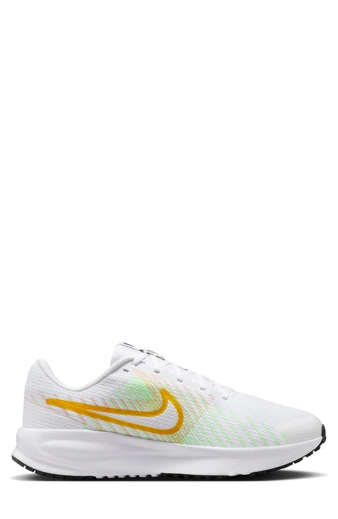 NIKE Run Defy Running Shoe 3